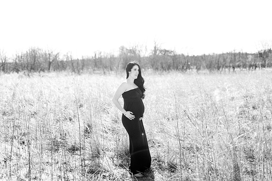 beautiful maternity photos in a field near Chicago_3518