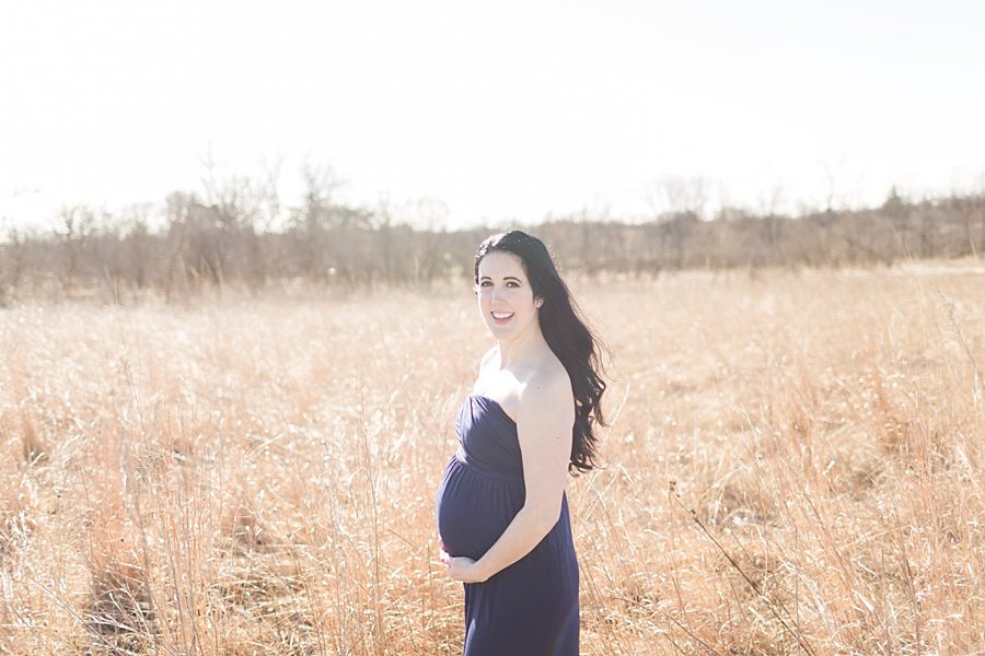 beautiful maternity photos in a field near Chicago_3521
