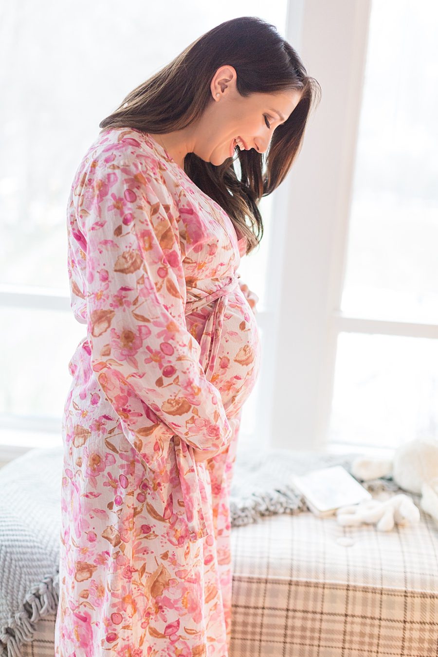 Clean, Beautiful and minimalist maternity photographs_3625