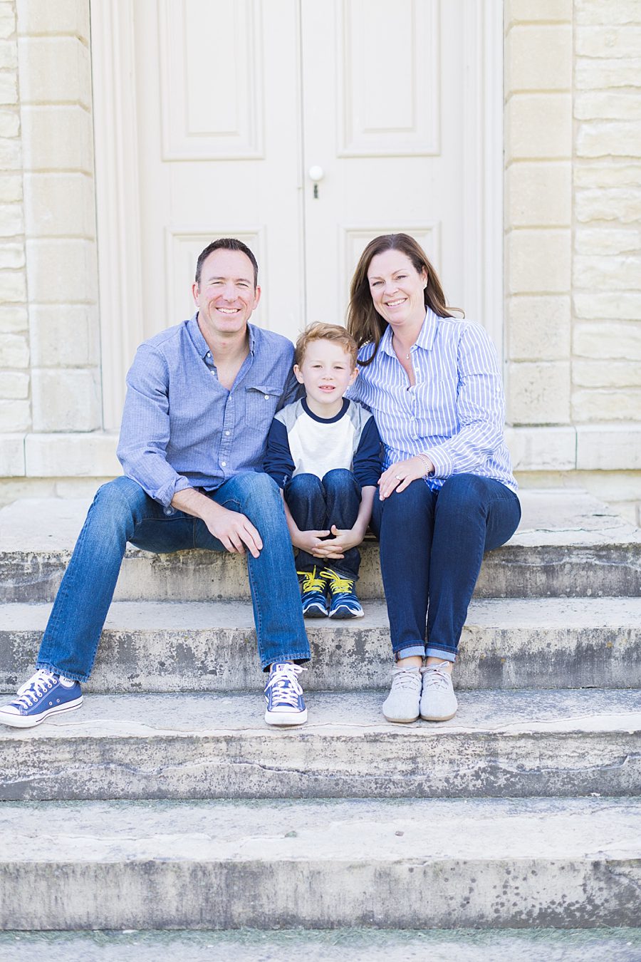 candid family photographs in naperville 
