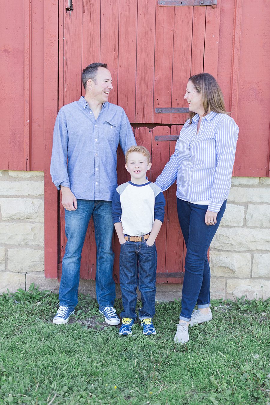 barn family photos in naperville 