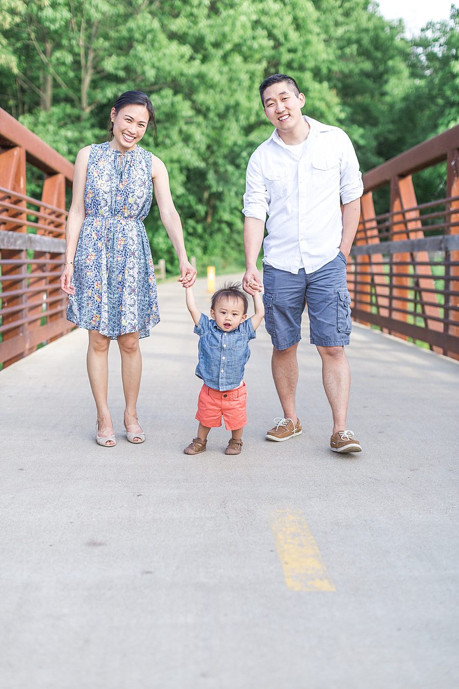 outdoor family photographs in naperville_4011
