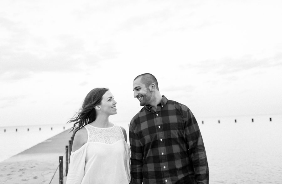 beach engagement photographs in Chicago_6301