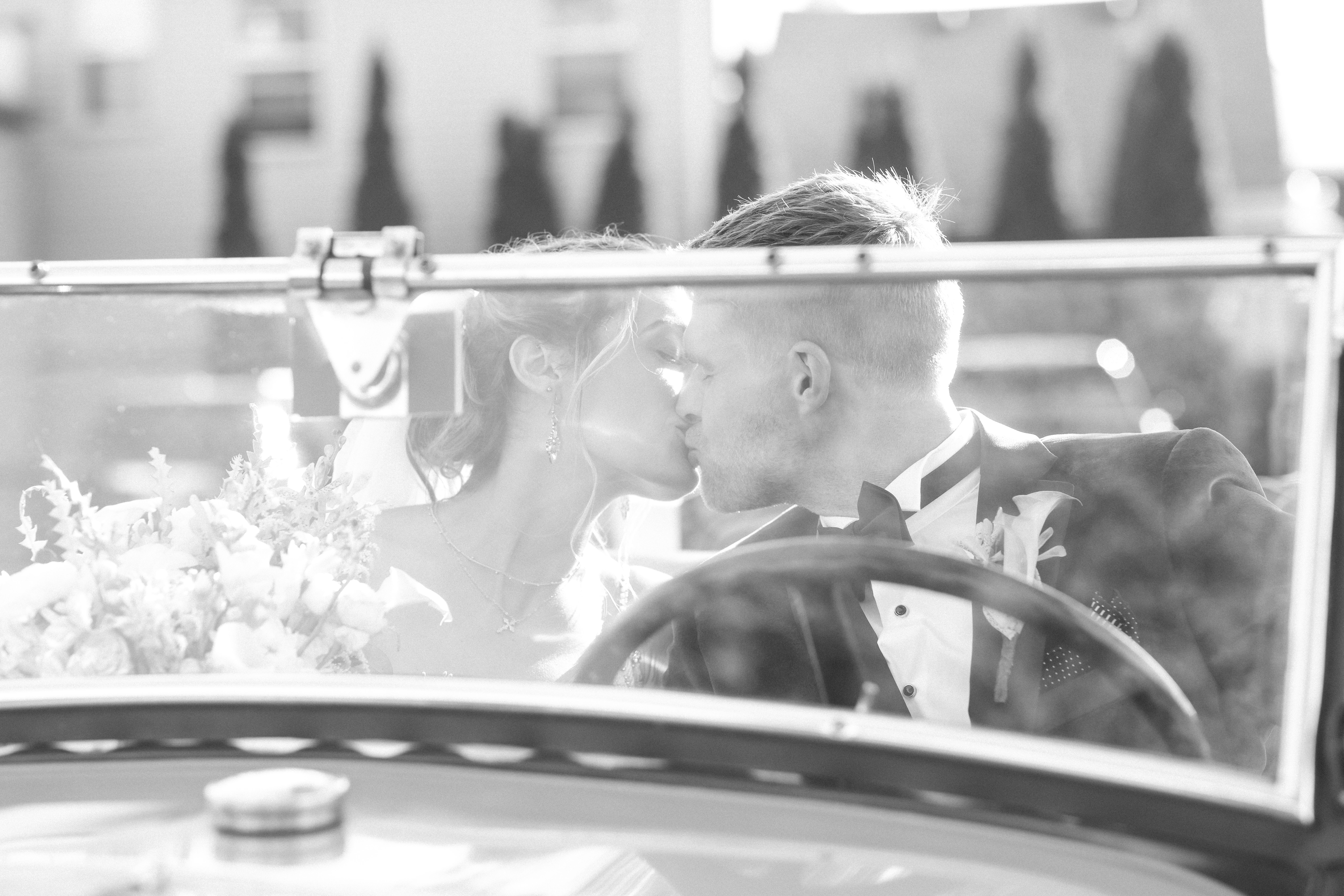 Classic pretty and affordable wedding photographs in Chicago